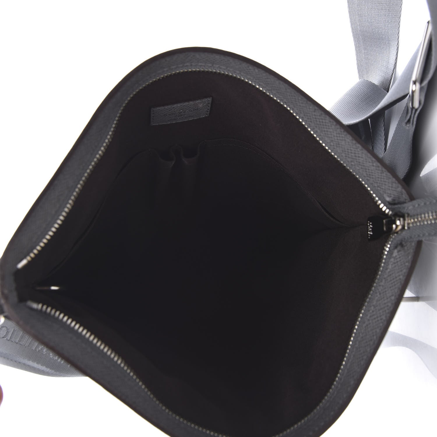 Louis Vuitton Taiga Sasha Messenger Glacier 4 of 11