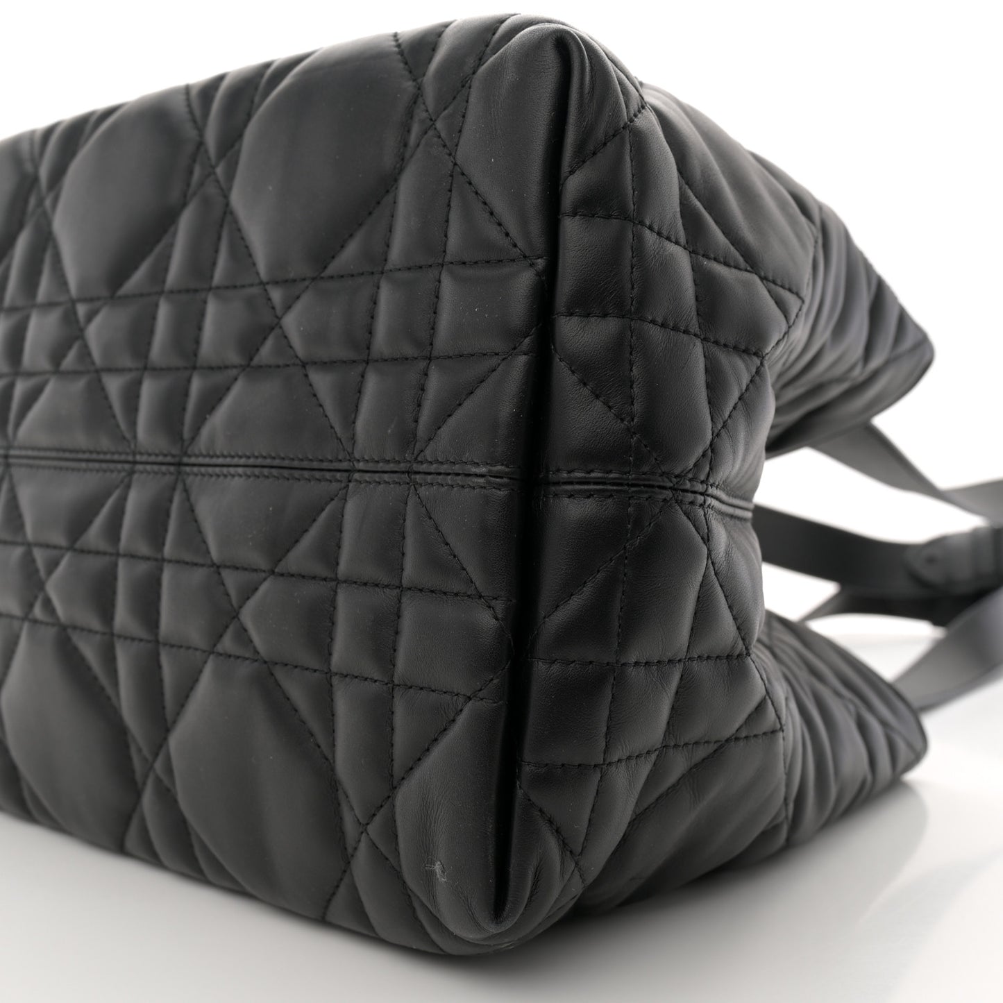 Calfskin Macrocannage Medium Toujours Black