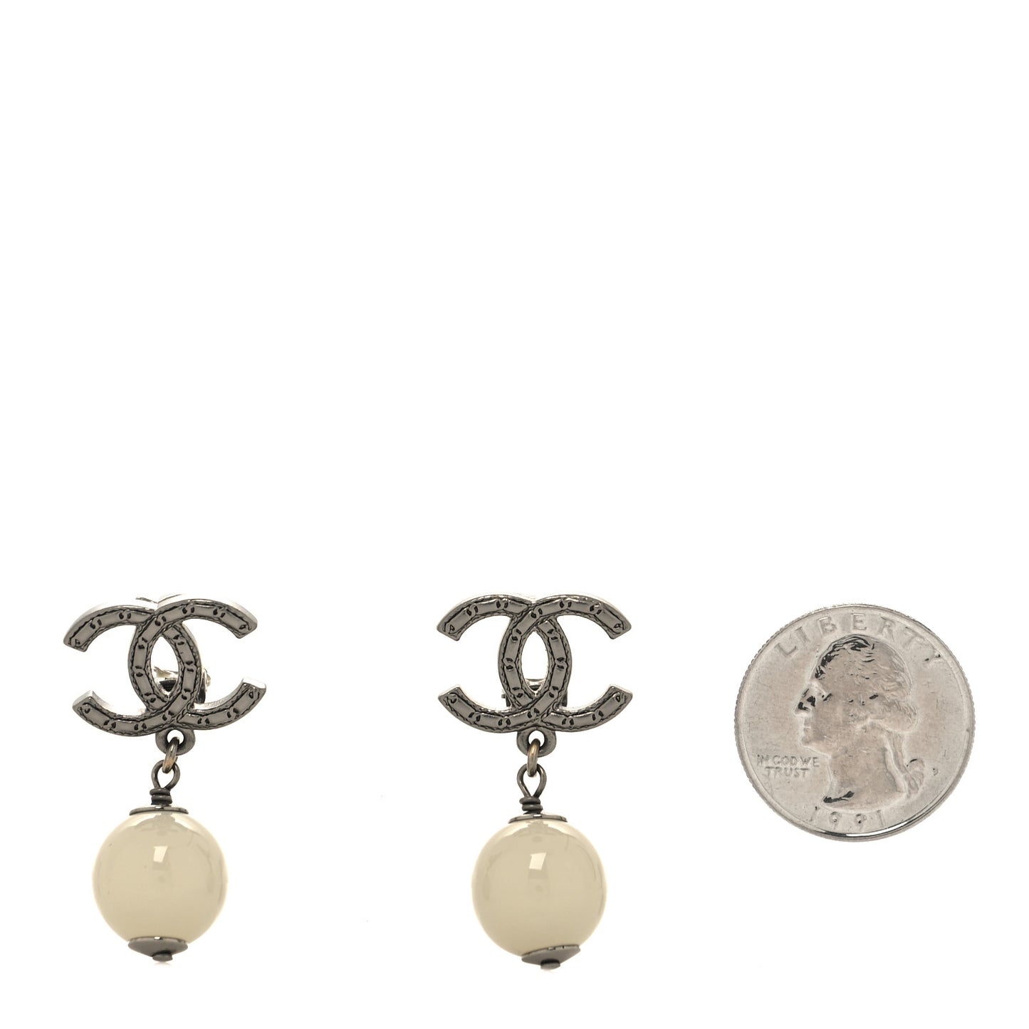 Ruthenium CC Drop Clip On Earrings Gris