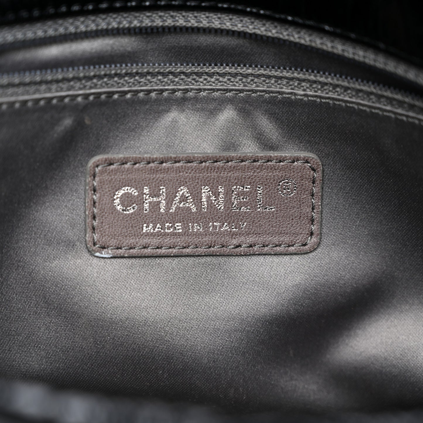 Vinyl Graphic Edge Flap Black