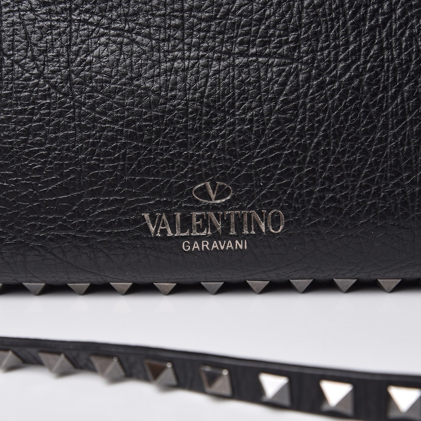 Vitello Medium Rockstud Tote Black