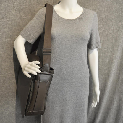 Louis Vuitton Taiga Viktor Messenger Bag Grizzli 3 of 8