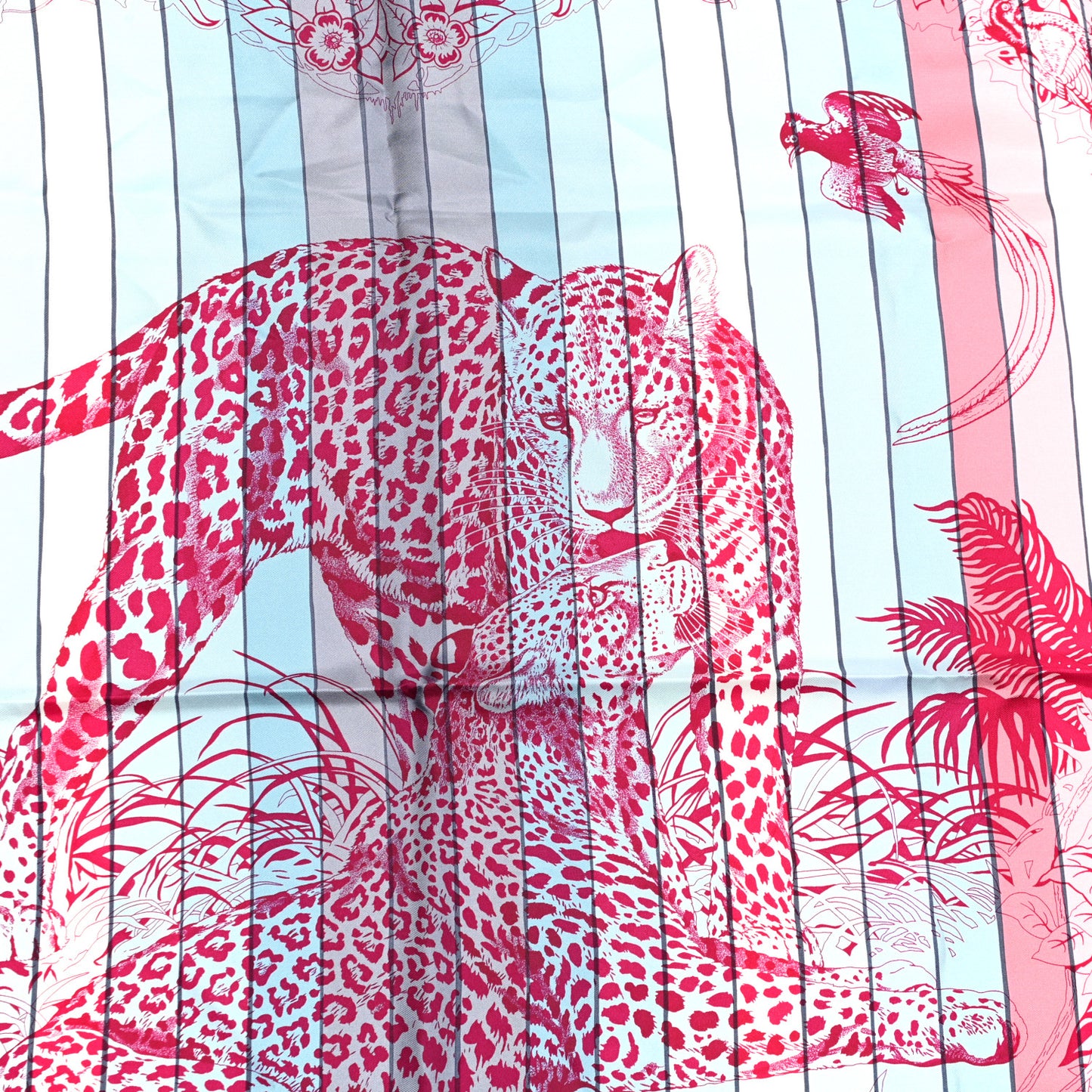 Silk Jungle Love Rainbow Scarf 90 Bleu Rose Gris