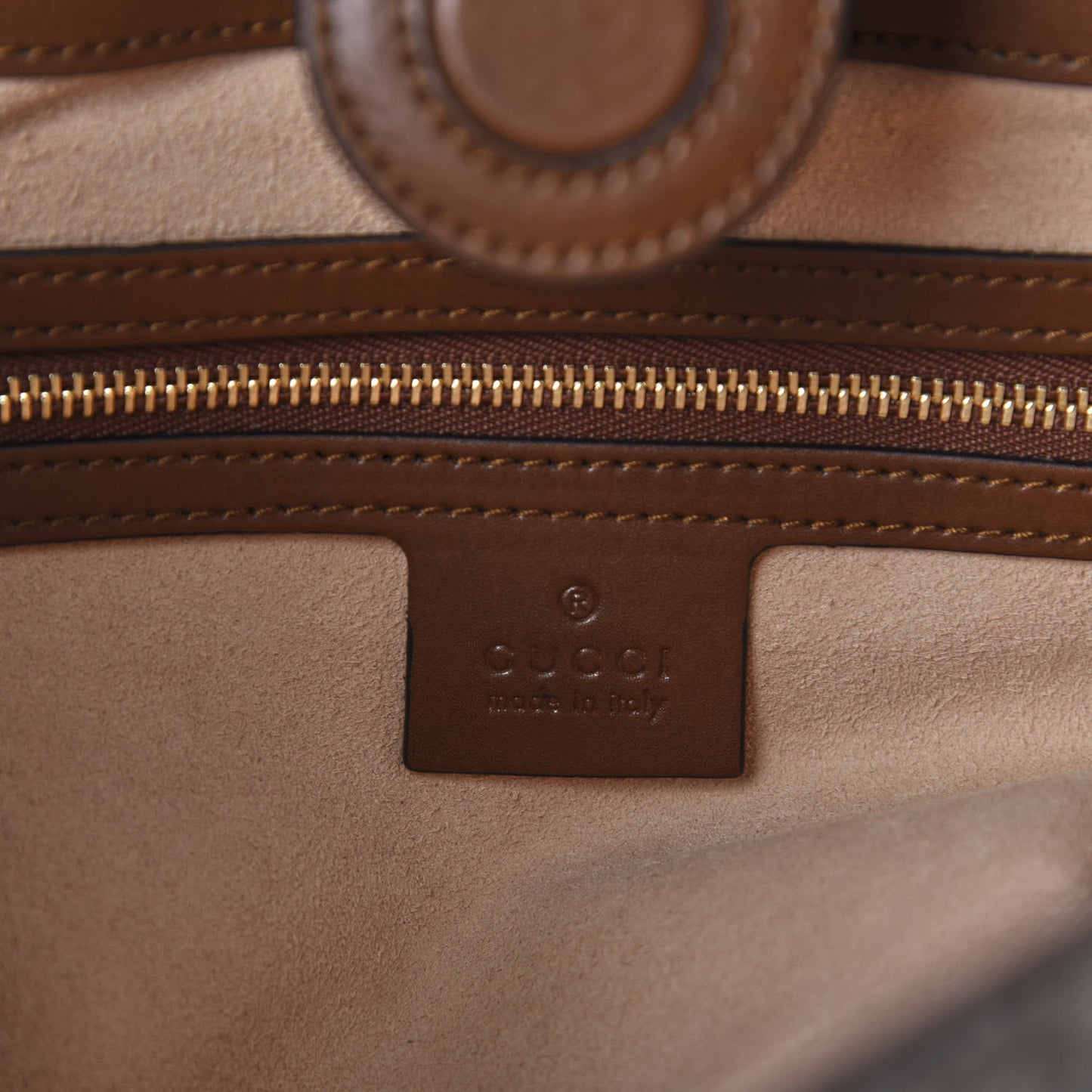 Soft GG Supreme Monogram Small Crossbody Tote Beige Cuir