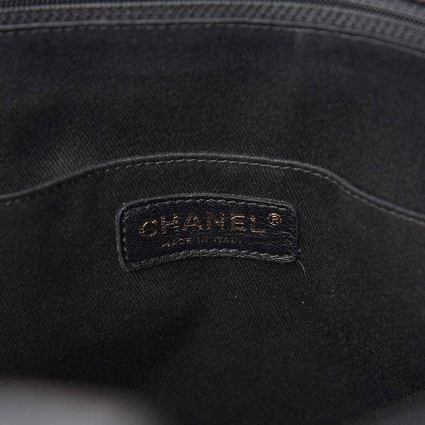Crumpled Grained Calfskin Zip and Carry Shopping Tote Black