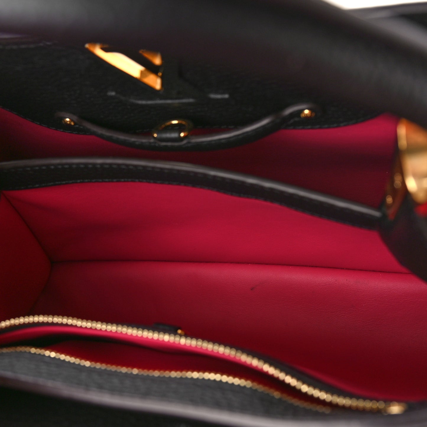 Taurillon Capucines PM Black
