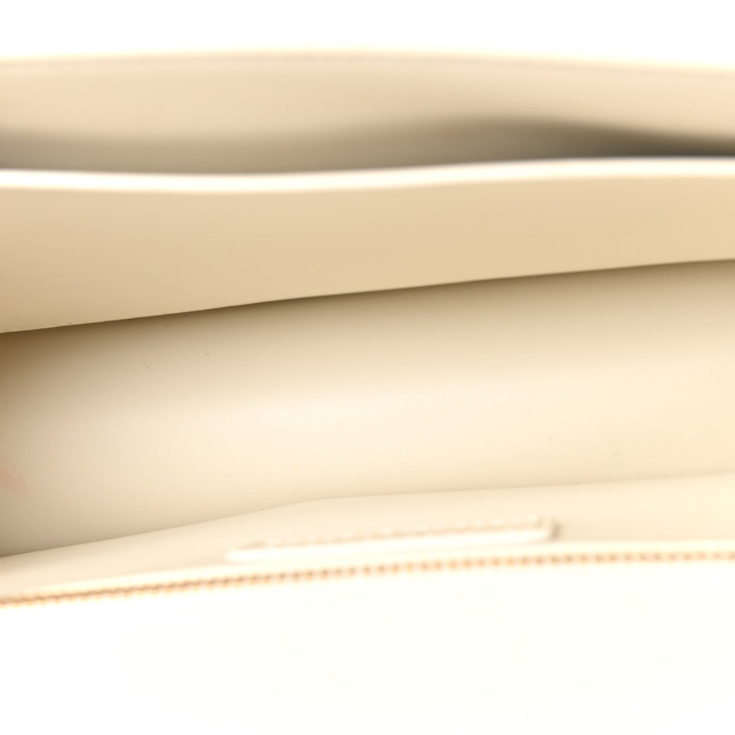 Box Calfskin 30 Montaigne Flap Bag Latte