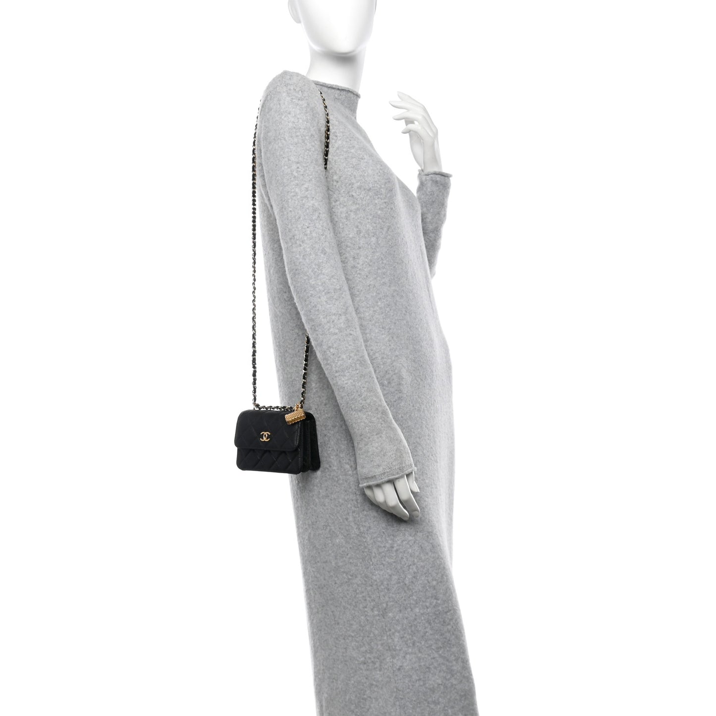 Shiny Caviar Quilted Clutch With Chain Black