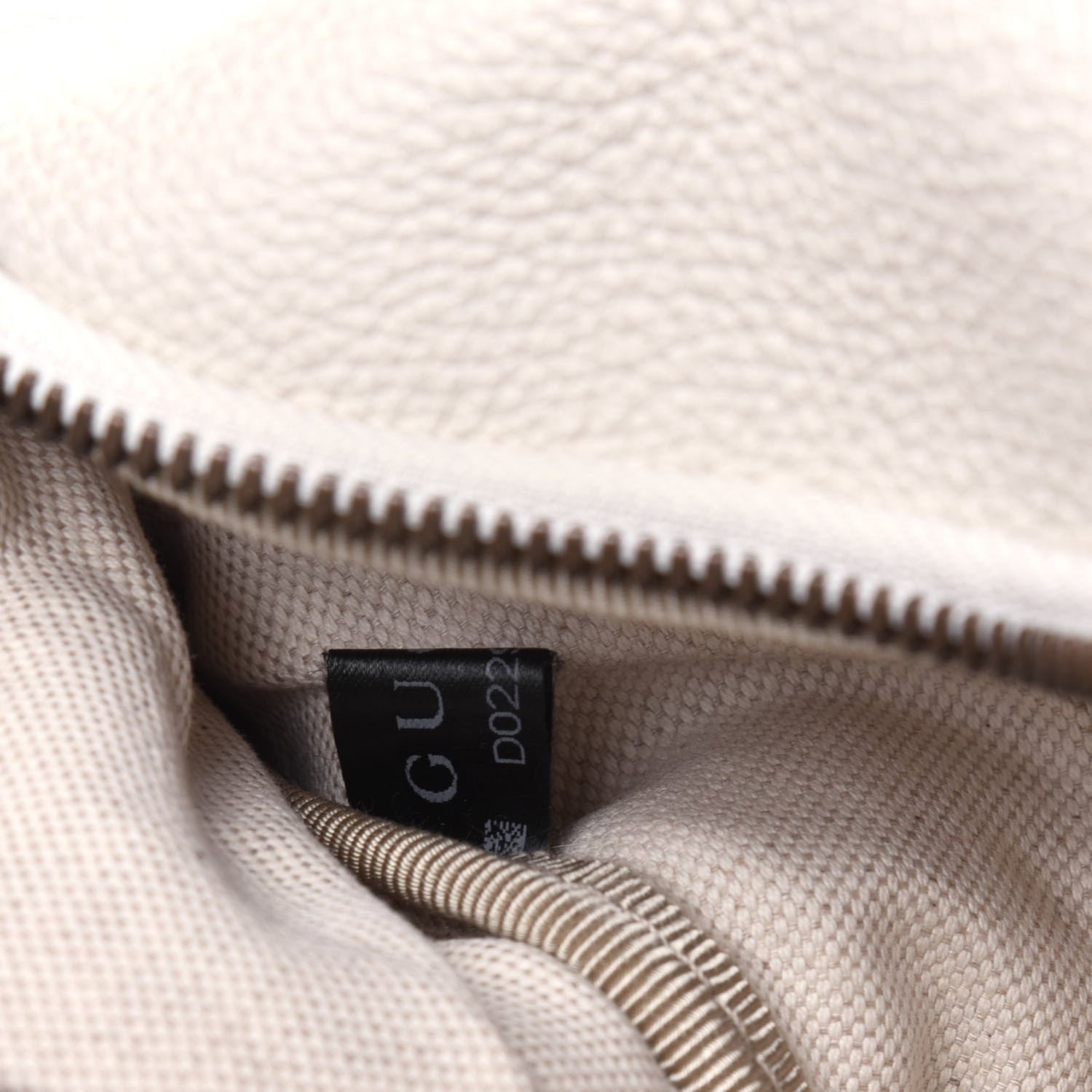 Gucci Grained Calfskin Logo Belt Bag White 8 of 12