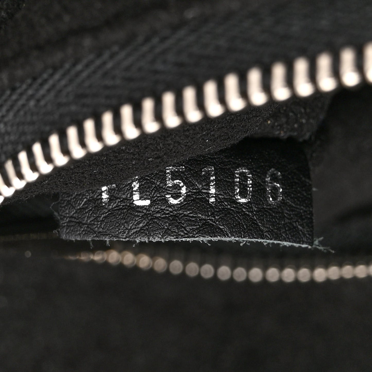 Calfskin Lockme Cabas Sky Black