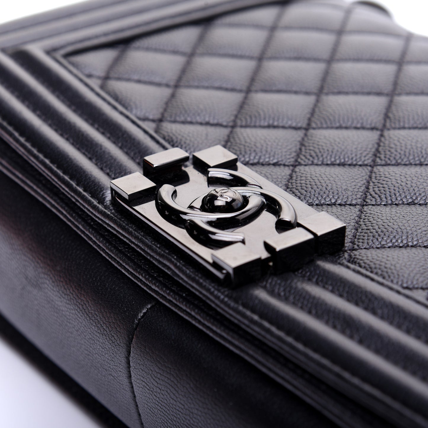 Caviar Quilted Medium Boy Flap So Black