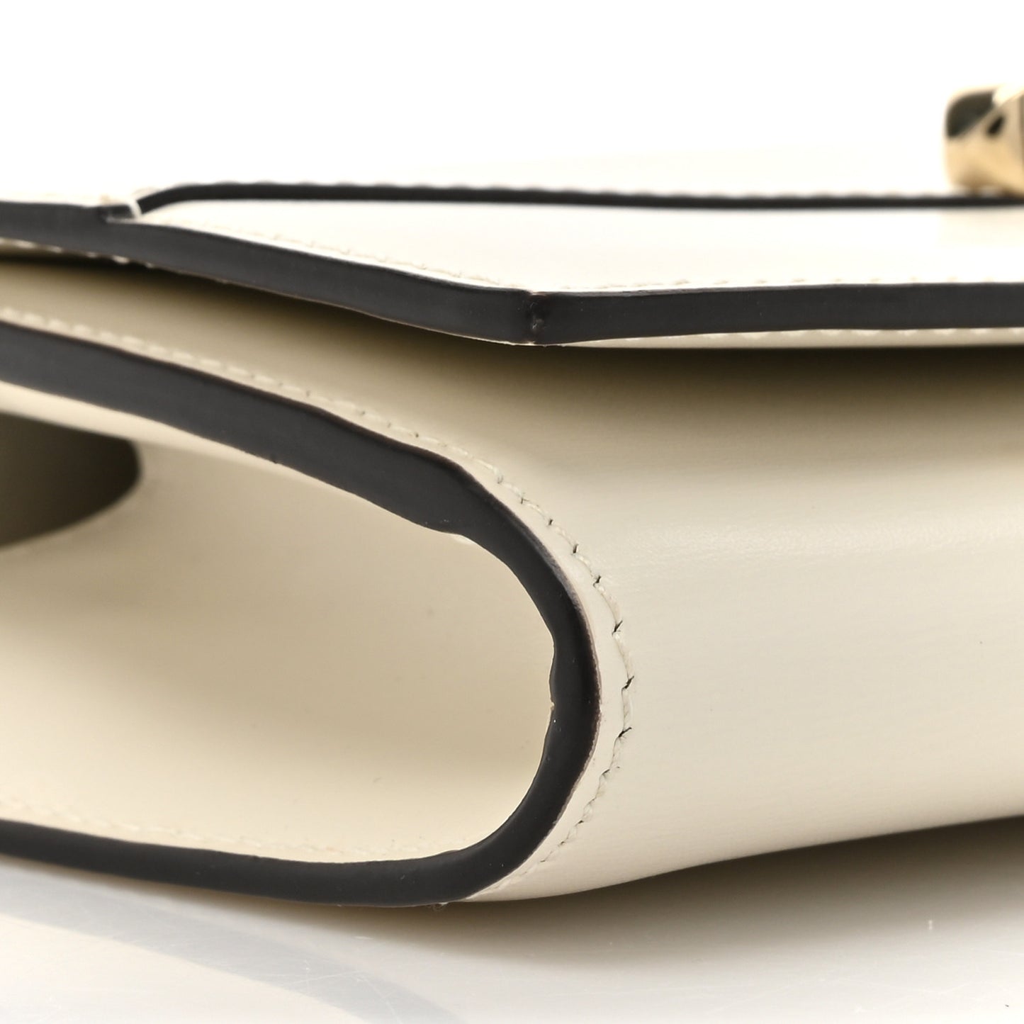 Box Calfskin Varenne Pearl Avenue Chain Clutch Latte