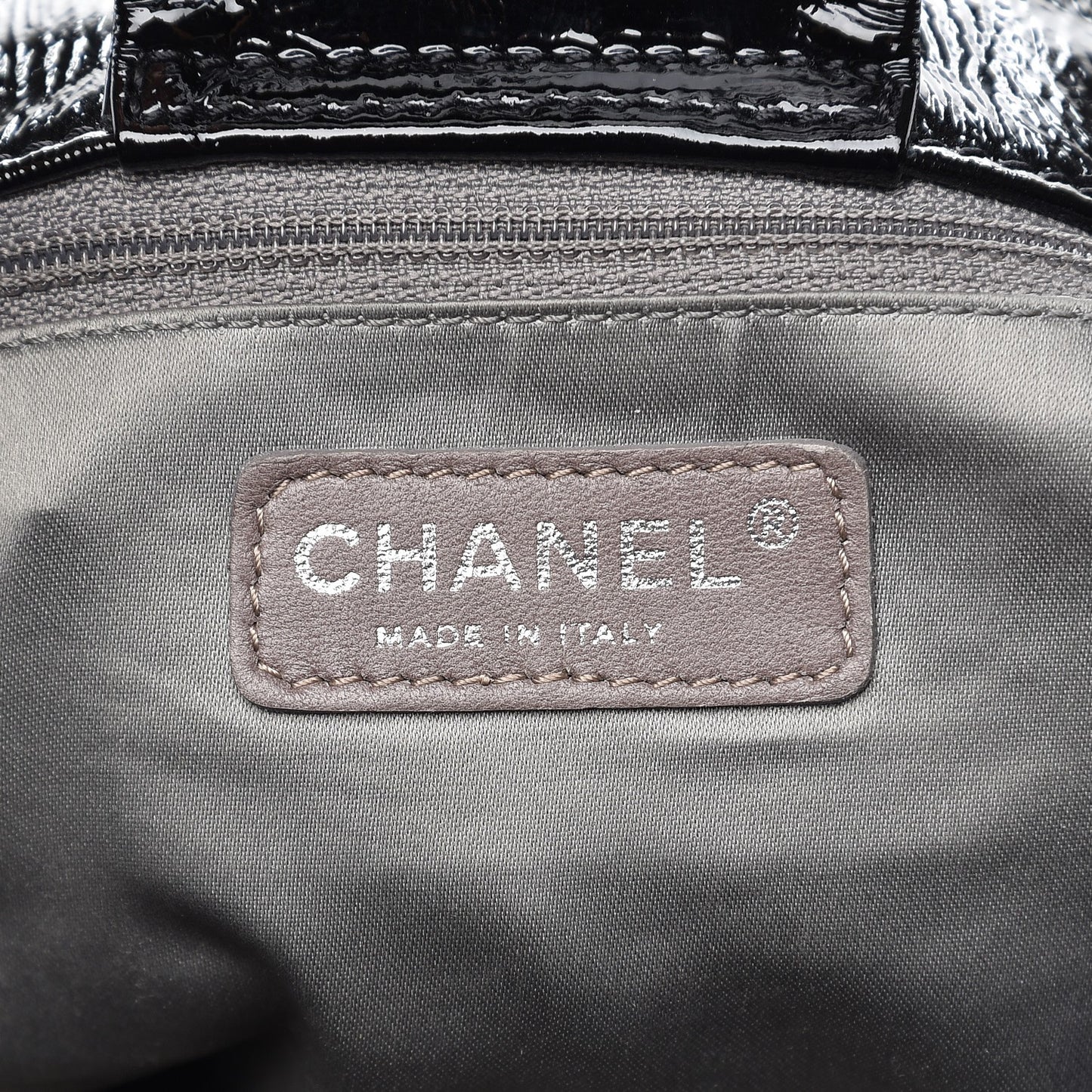 Crinkled Patent Modern Chain Flap Black