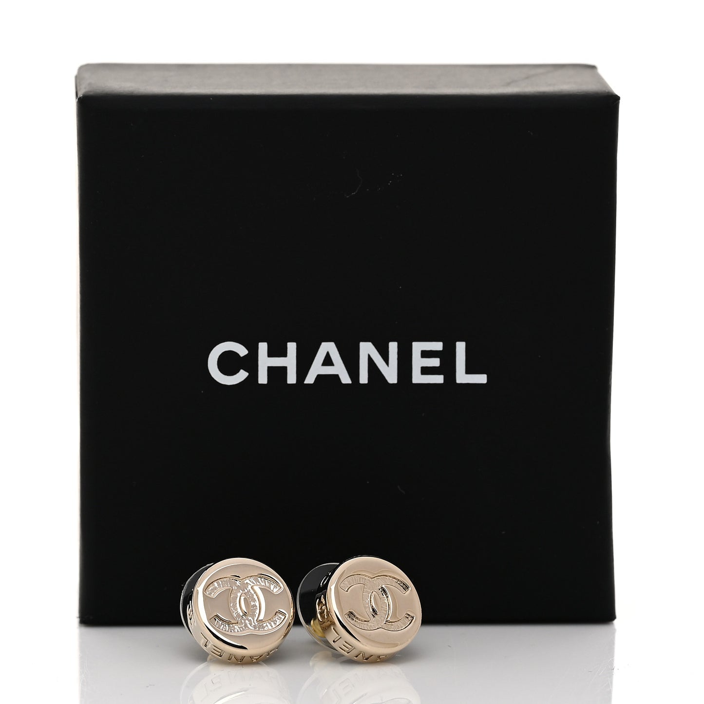 Metal Round CC Earrings Gold