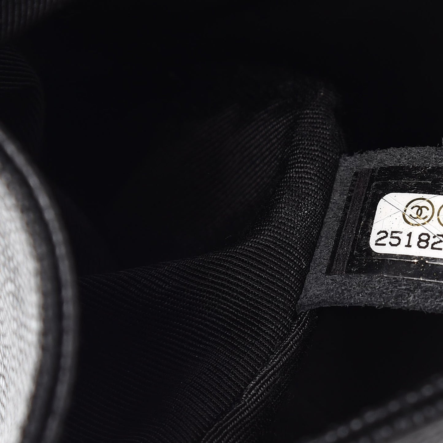 Caviar Quilted Medium Boy Flap Black
