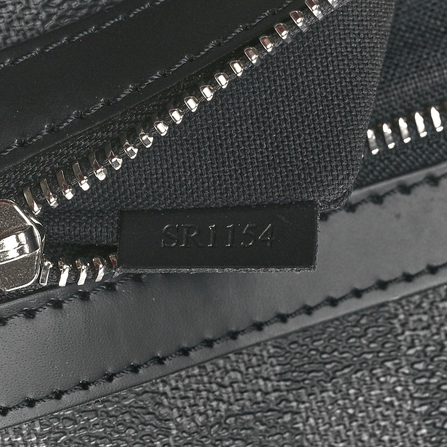 Louis Vuitton Damier Graphite Mick MM 7 of 10