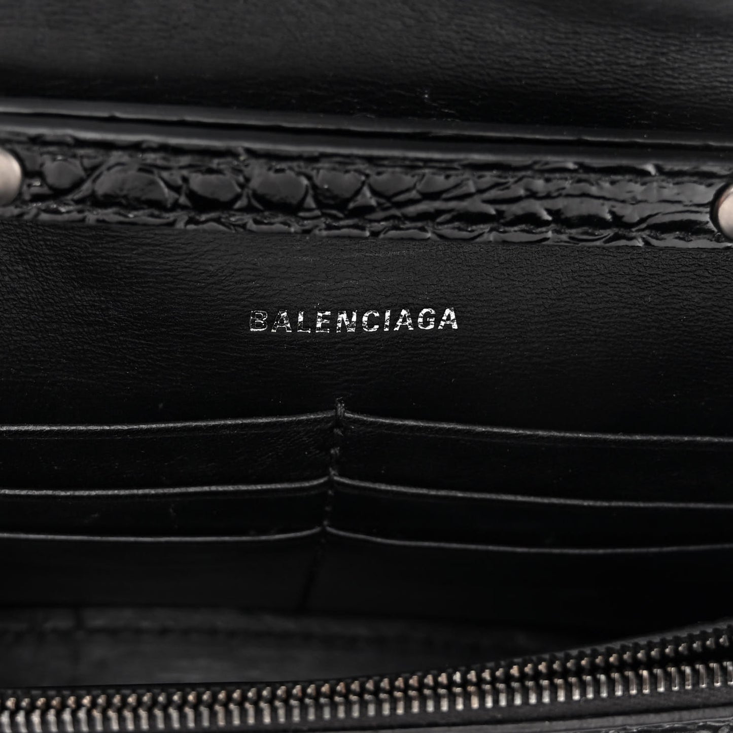 Shiny Calfskin Monochrome Crocodile Embossed Hourglass Chain Bag Black