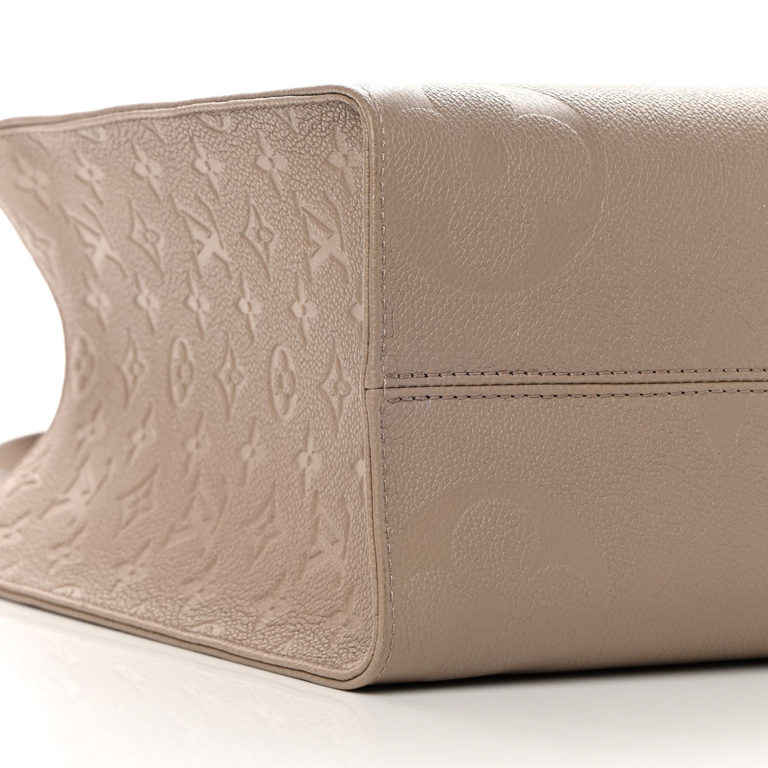 Louis Vuitton Empreinte Monogram Giant Onthego MM Tourterelle 8 of 10