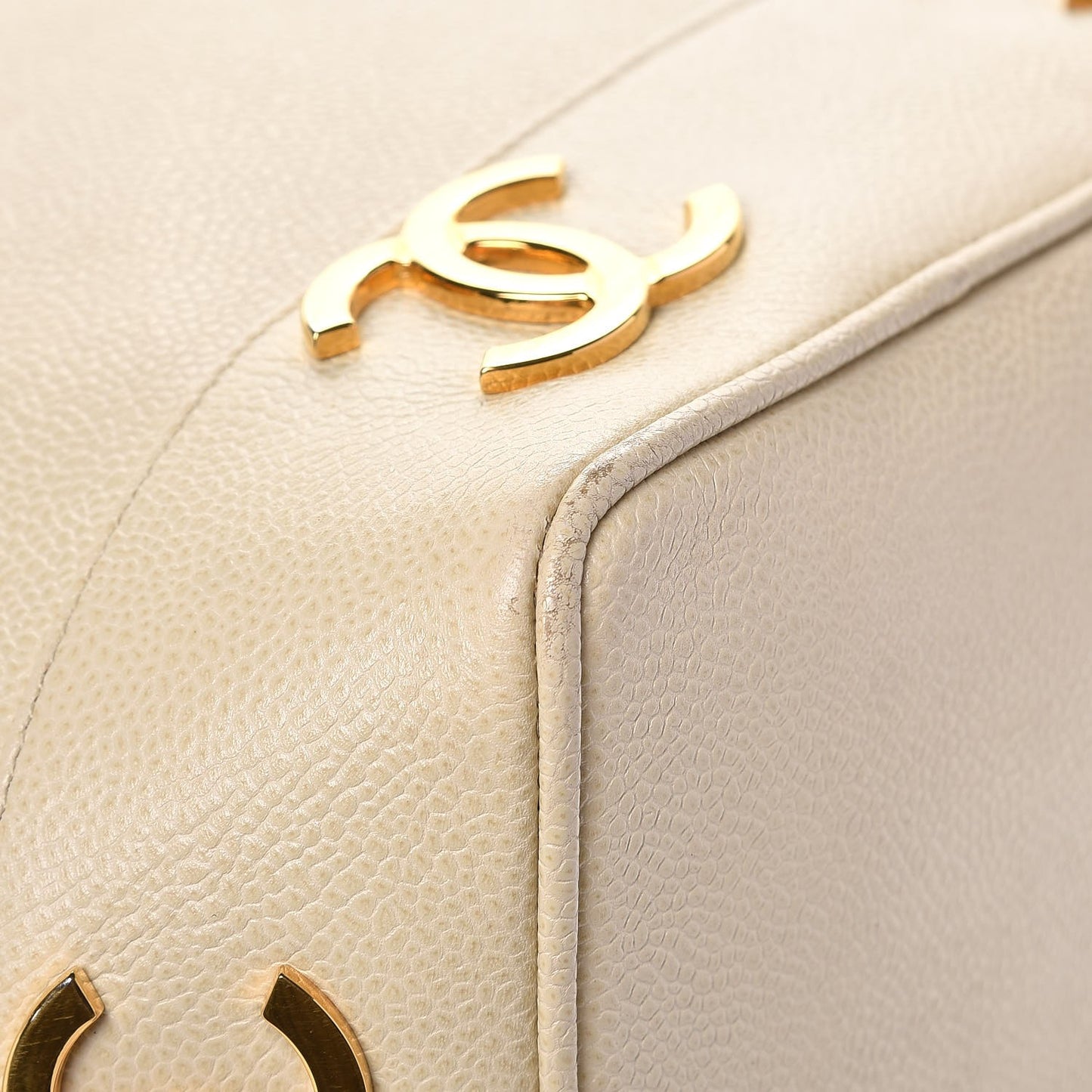 Caviar CC Bucket Shoulder Bag White
