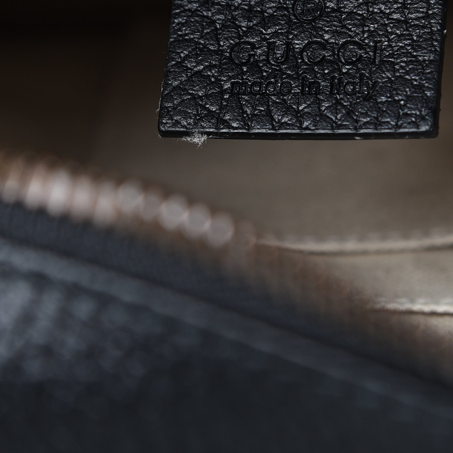 Gucci Grained Calfskin Logo Messenger Bag Black 7 of 12