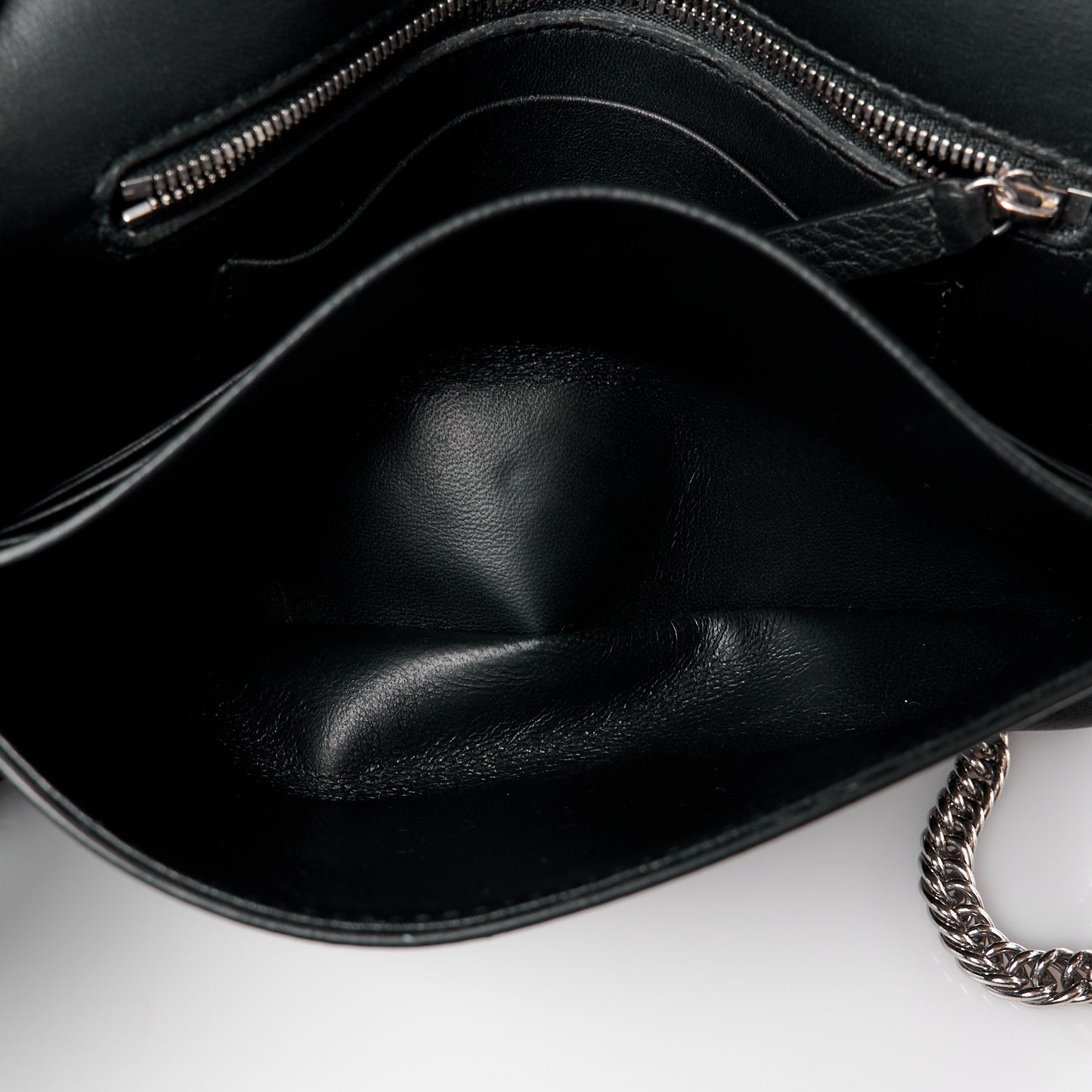 Pebbled Calfskin Logo Everyday Flap Chain Wallet Black