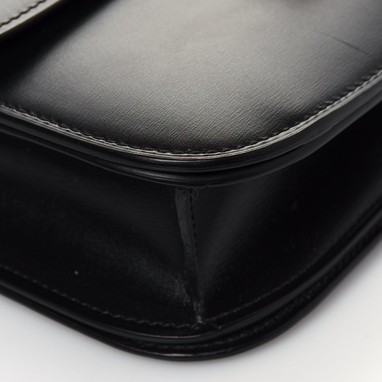 Box Calfskin Medium Classic Box Flap Bag Black