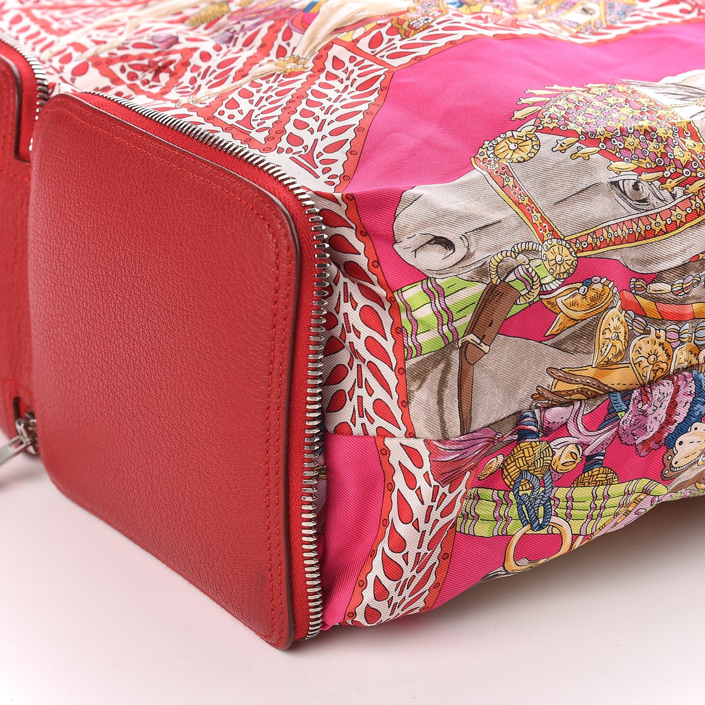 Silky Pop La Danse du Cheval Marwari Shopper Tote Rouge Casaque