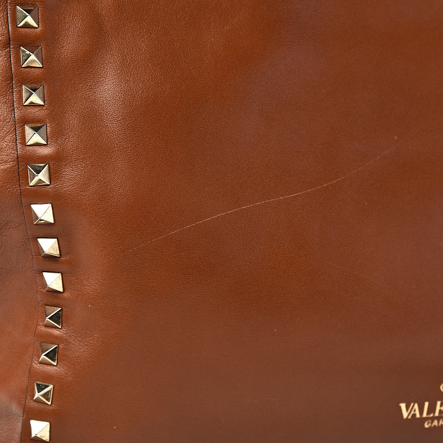 Vitello Medium Rockstud Tote Camel