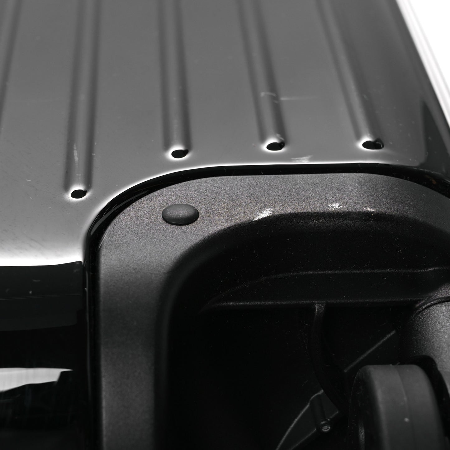 Gloss Polycarbonate Essential Check-In L Black