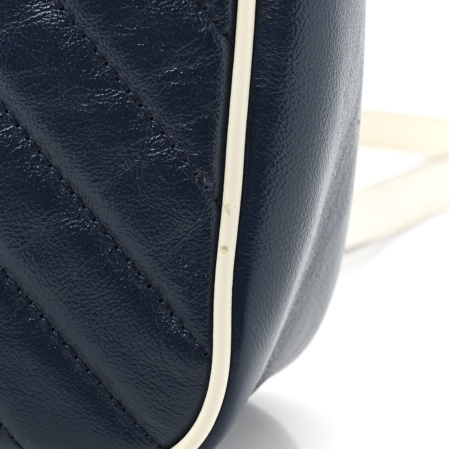 Vintage Effect Calfskin Matelasse Diagonal Small Torchon GG Marmont Shoulder Bag Blue Agata Mystic White