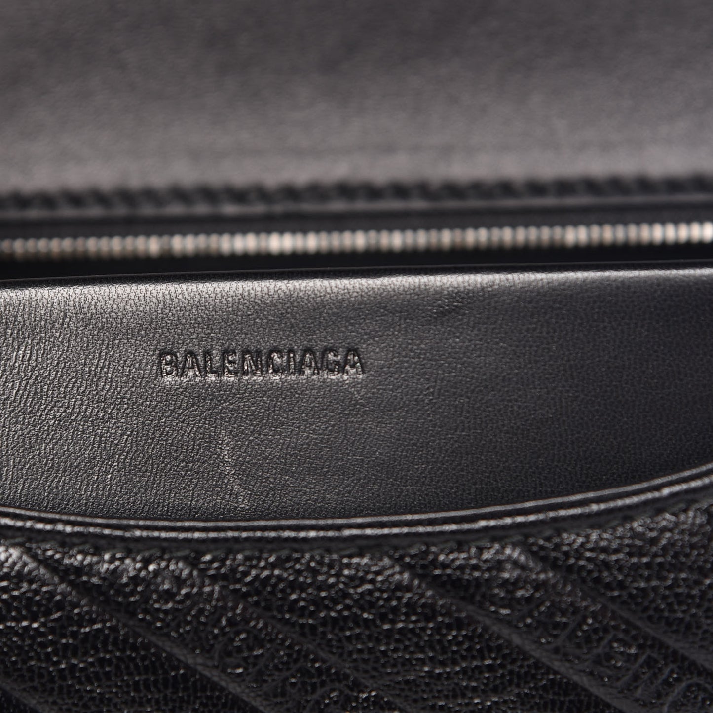 Shiny Goatksin Logo Embossed Monochrome M BB Round Shoulder Bag Black