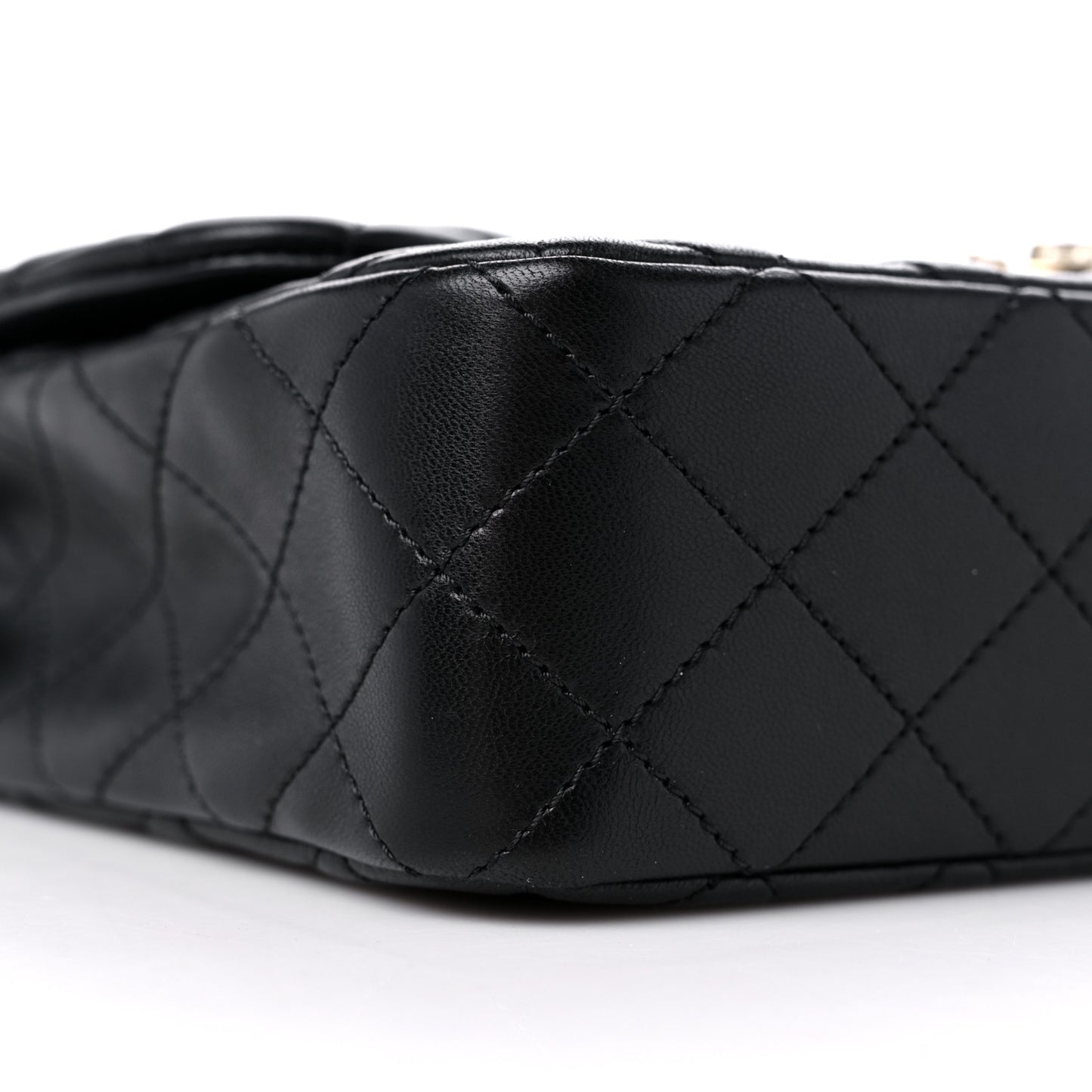 Lambskin Medium Westminster Pearl Flap Black