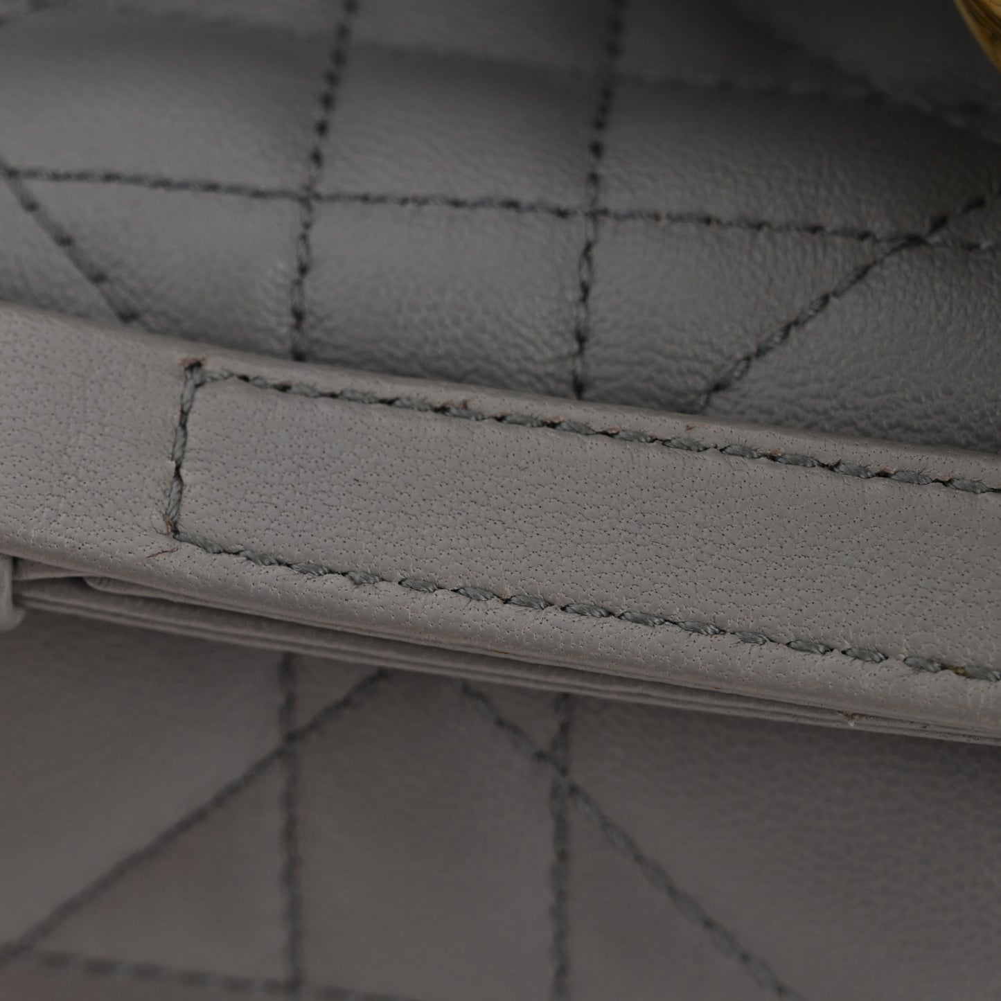 Lambskin Supple Macrocannage Ammi Bag Grey