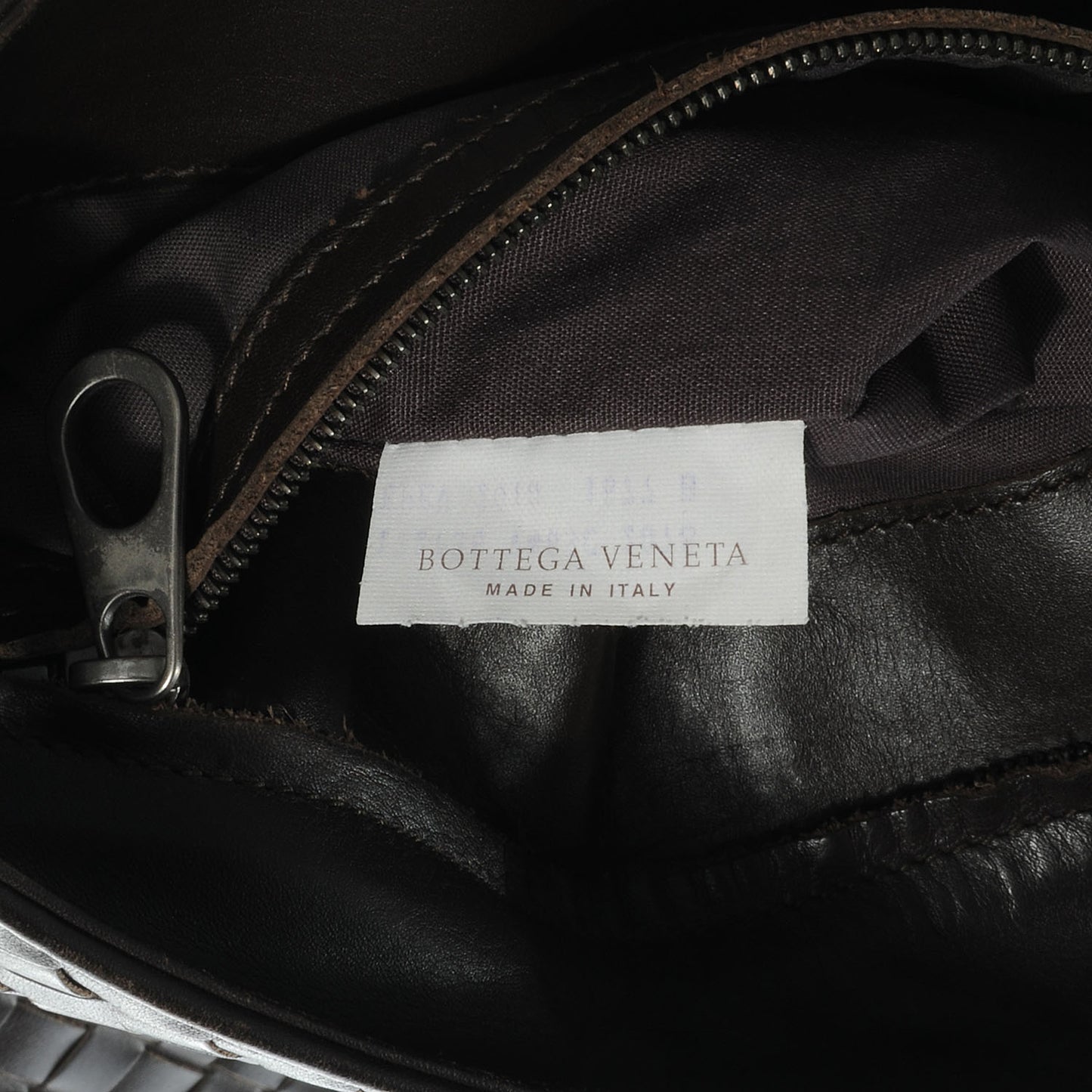 Nappa Intrecciato VN Flat Messenger Bag Ebano