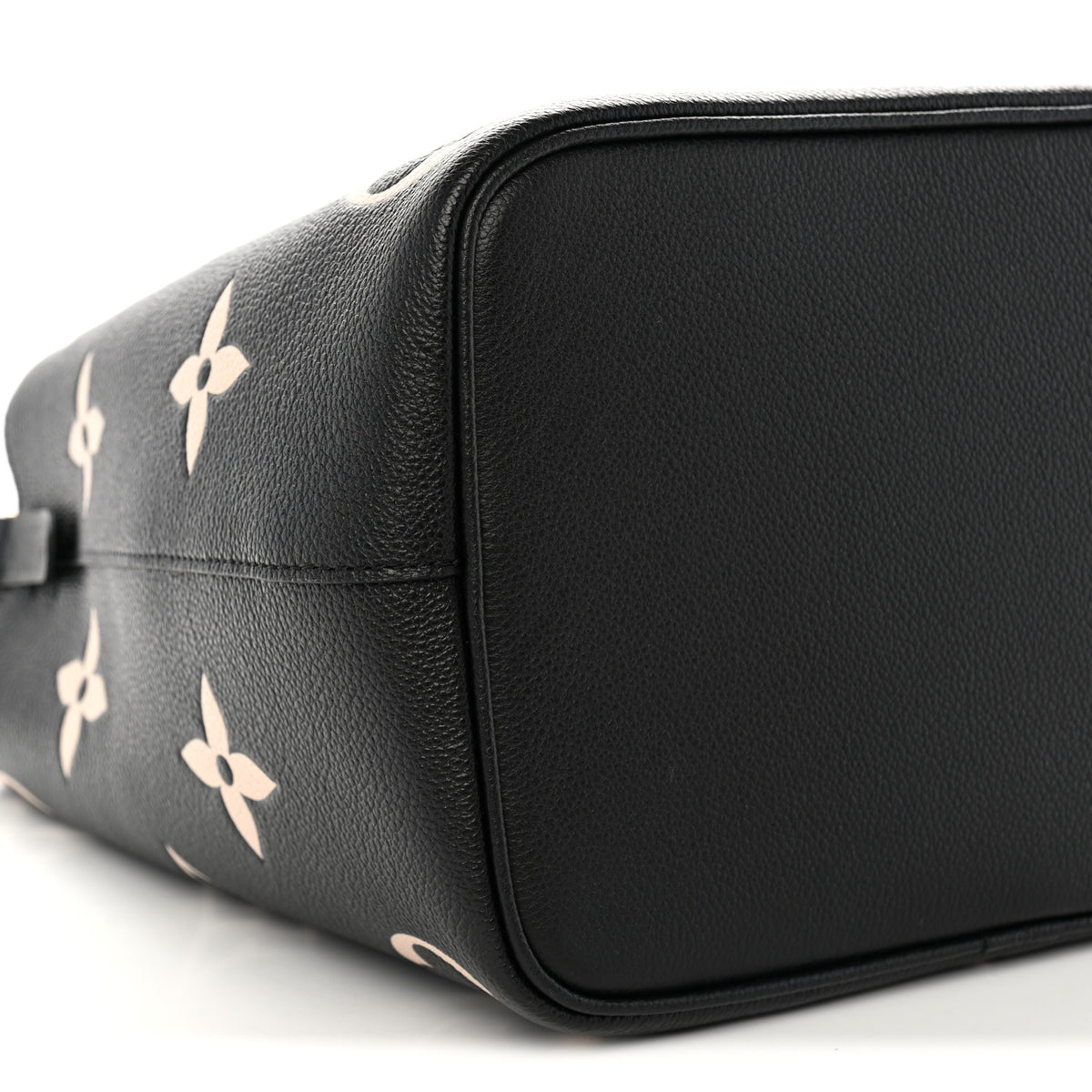 Louis Vuitton Empreinte Monogram Giant Neonoe MM Black Beige 8 of 9