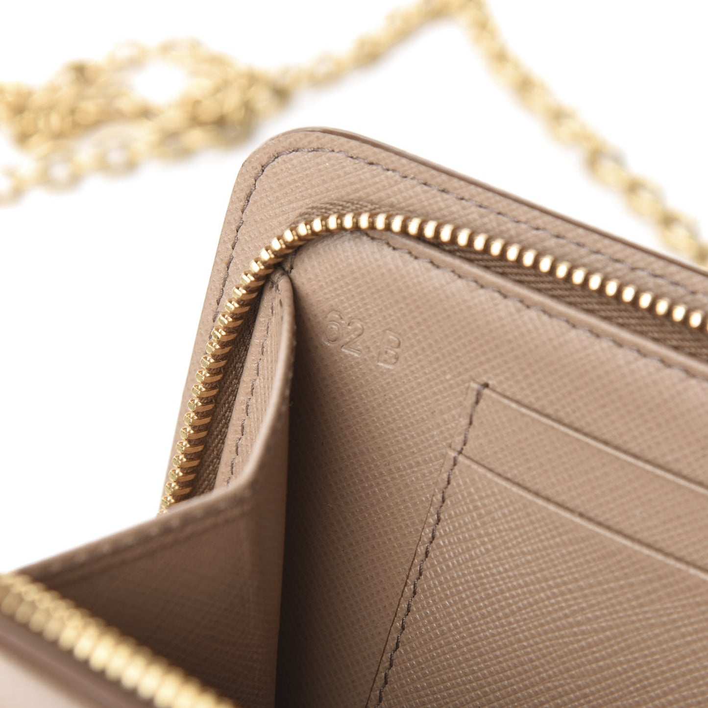 Saffiano Chain Wallet Cammeo