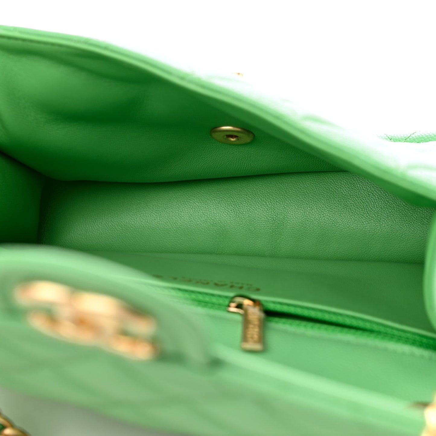 Caviar Quilted Medium Sweet Classic Flap Green