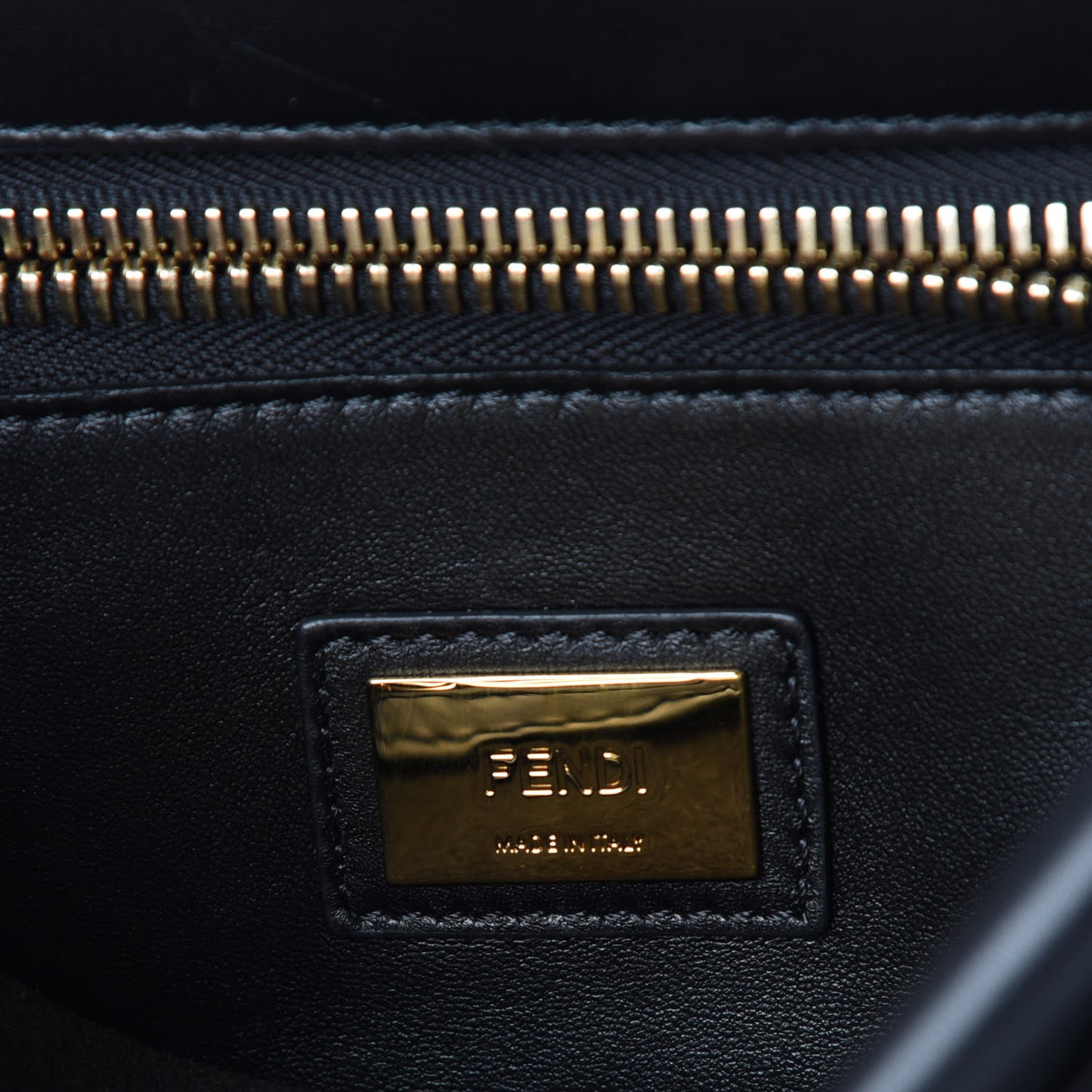 Vitello Seta Shiny Nappa Medium Peekaboo Iconic Satchel Black