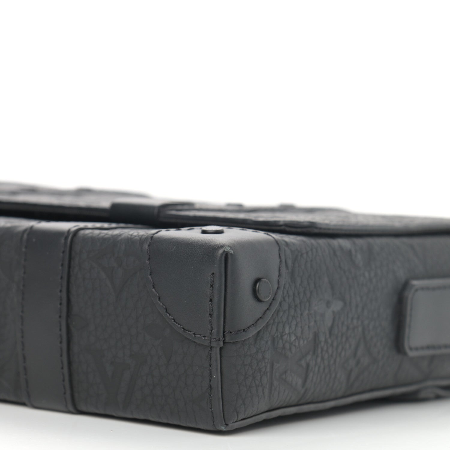 Louis Vuitton Taurillon Monogram Trunk Messenger Black 9 of 11
