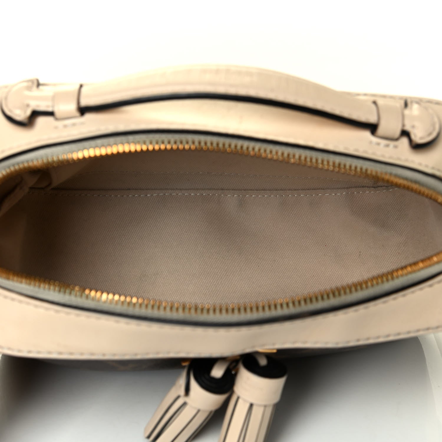 Louis Vuitton Monogram Saintonge Creme 4 of 9