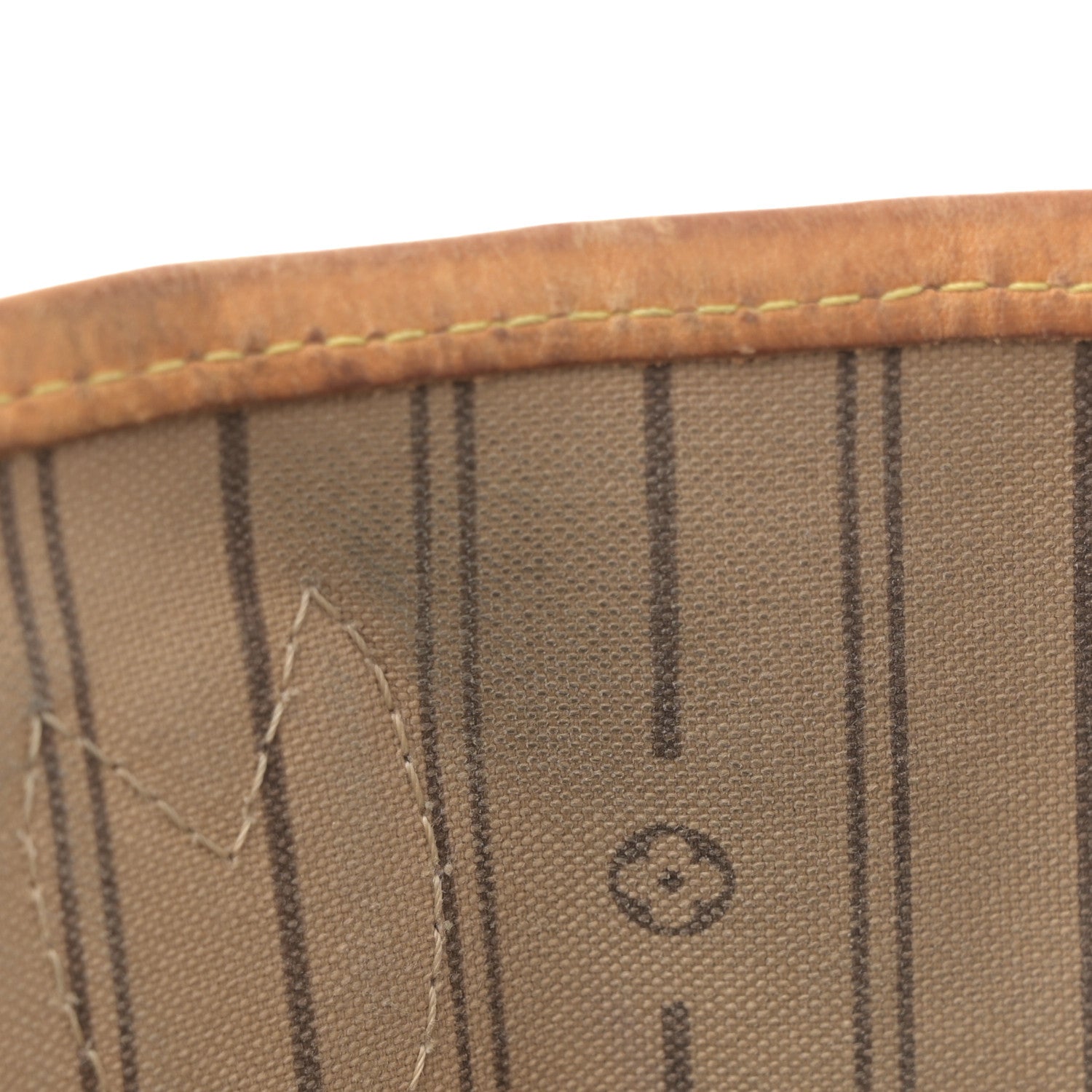 Louis Vuitton Monogram Neverfull MM 22 of 33