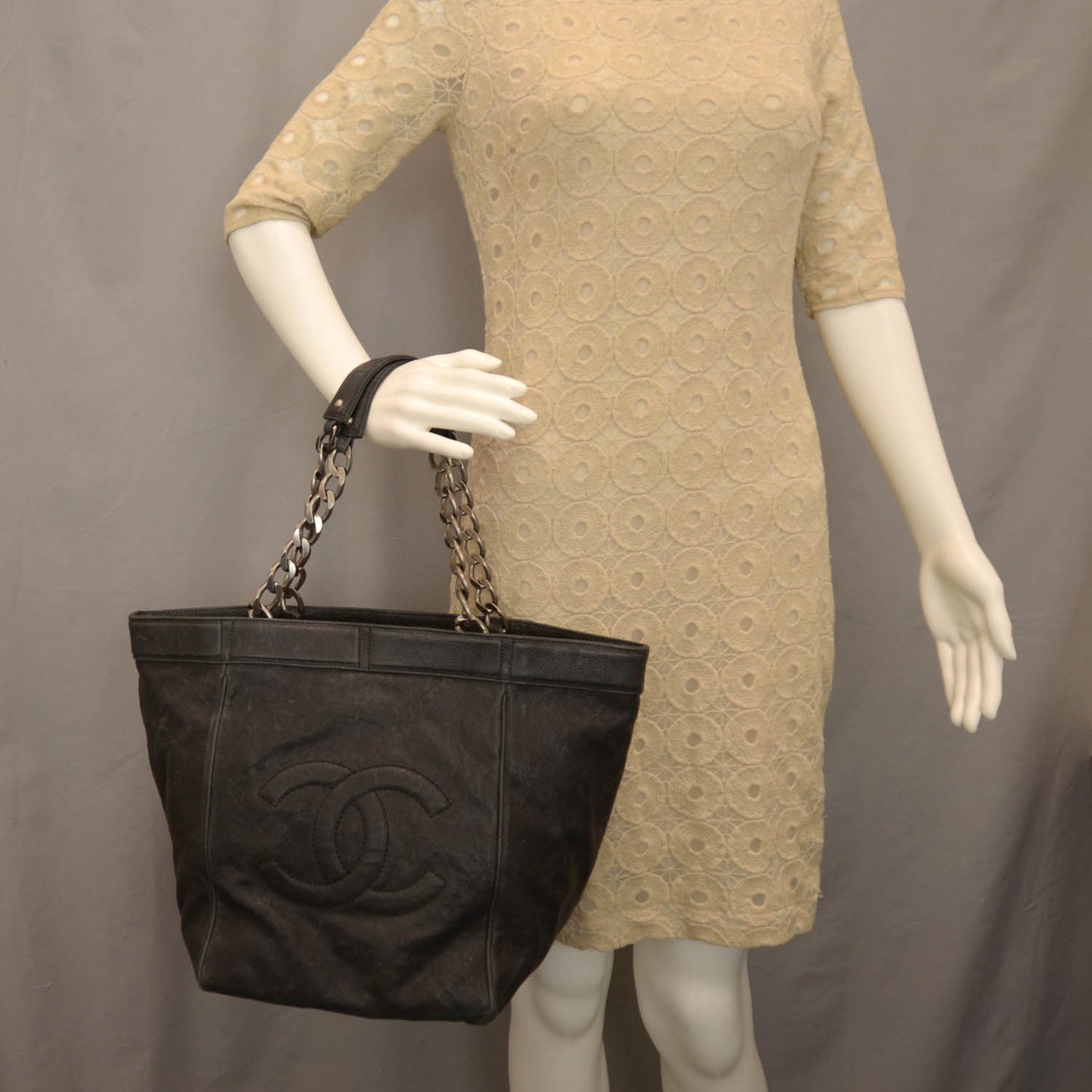 Distressed Caviar Outdoor Ligne Tote Black