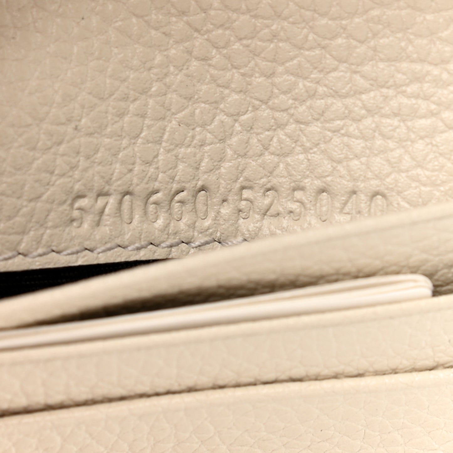 Grainy Calfskin Zumi Chain Card Case Wallet White