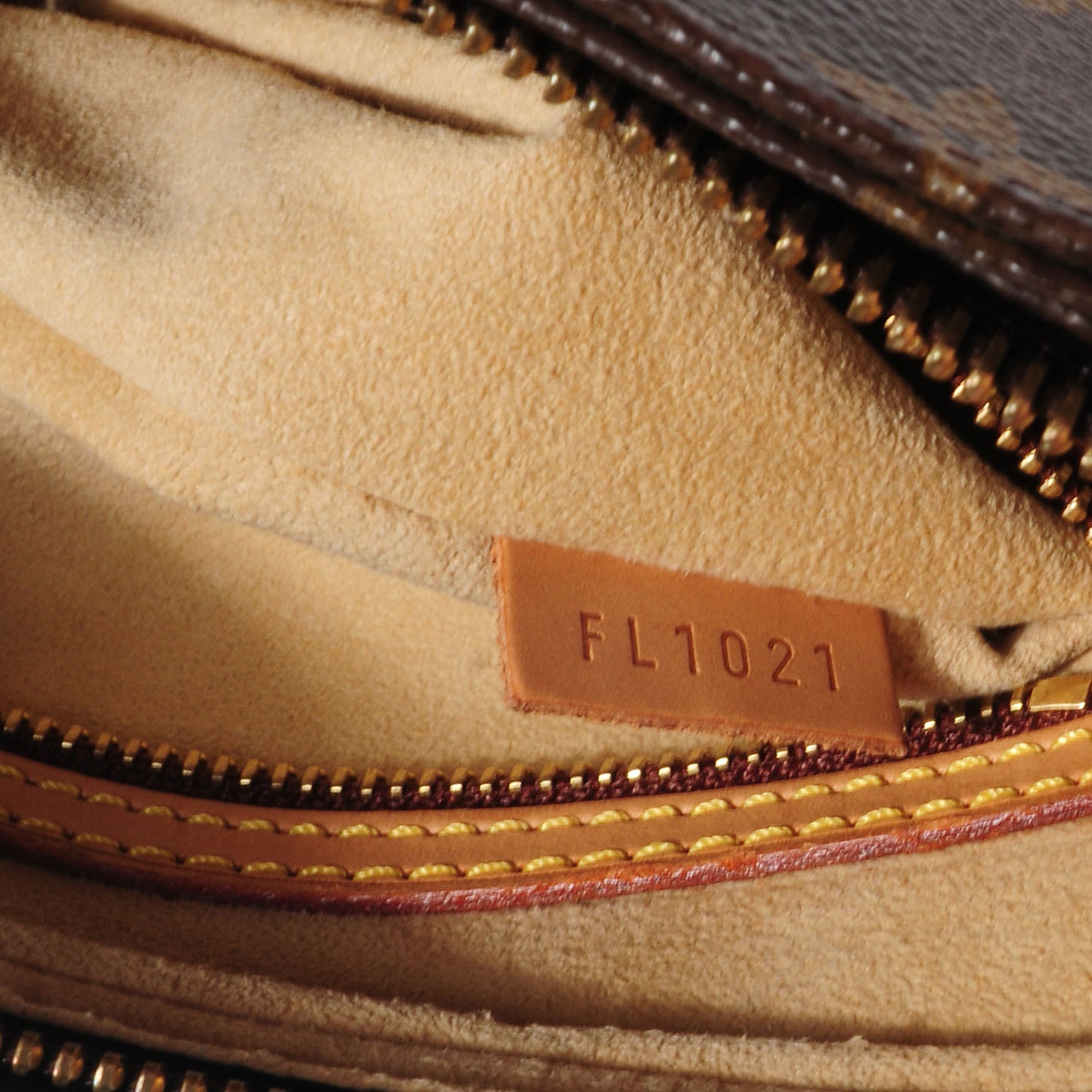 Louis Vuitton Monogram Looping MM 7 of 7