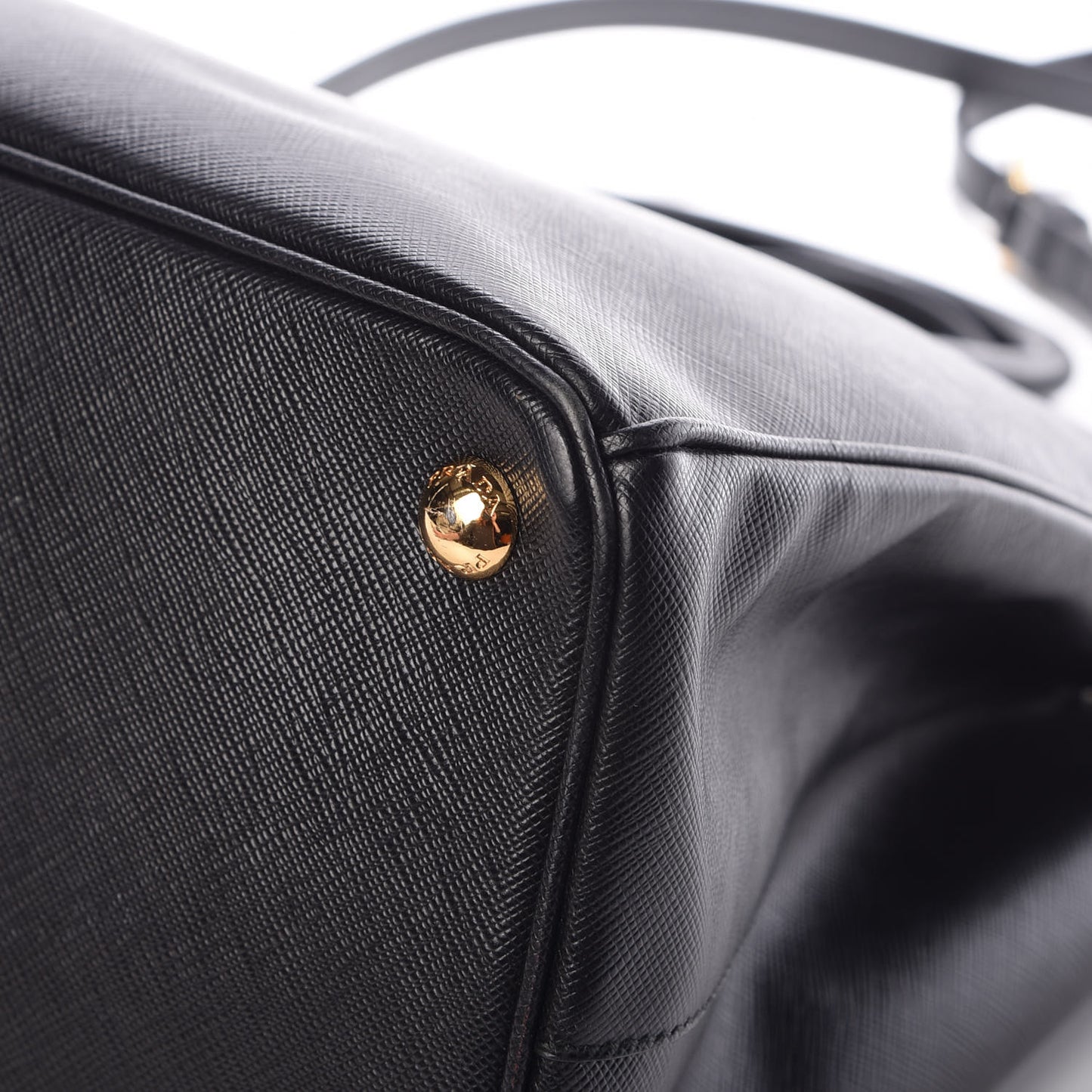 Saffiano Medium Galleria Double Zip Tote Black