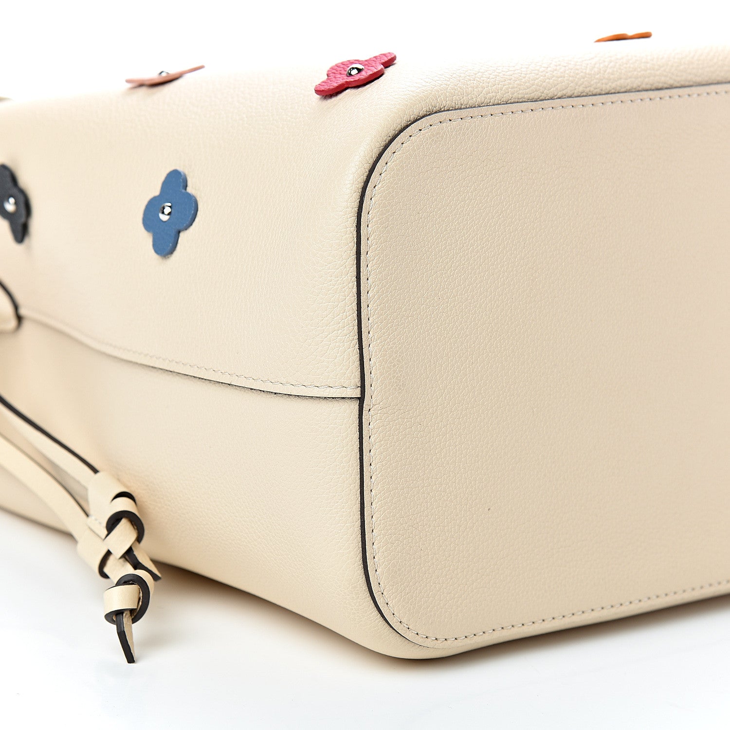 Louis Vuitton Calfskin Flowers Lockme Bucket Creme 8 of 10