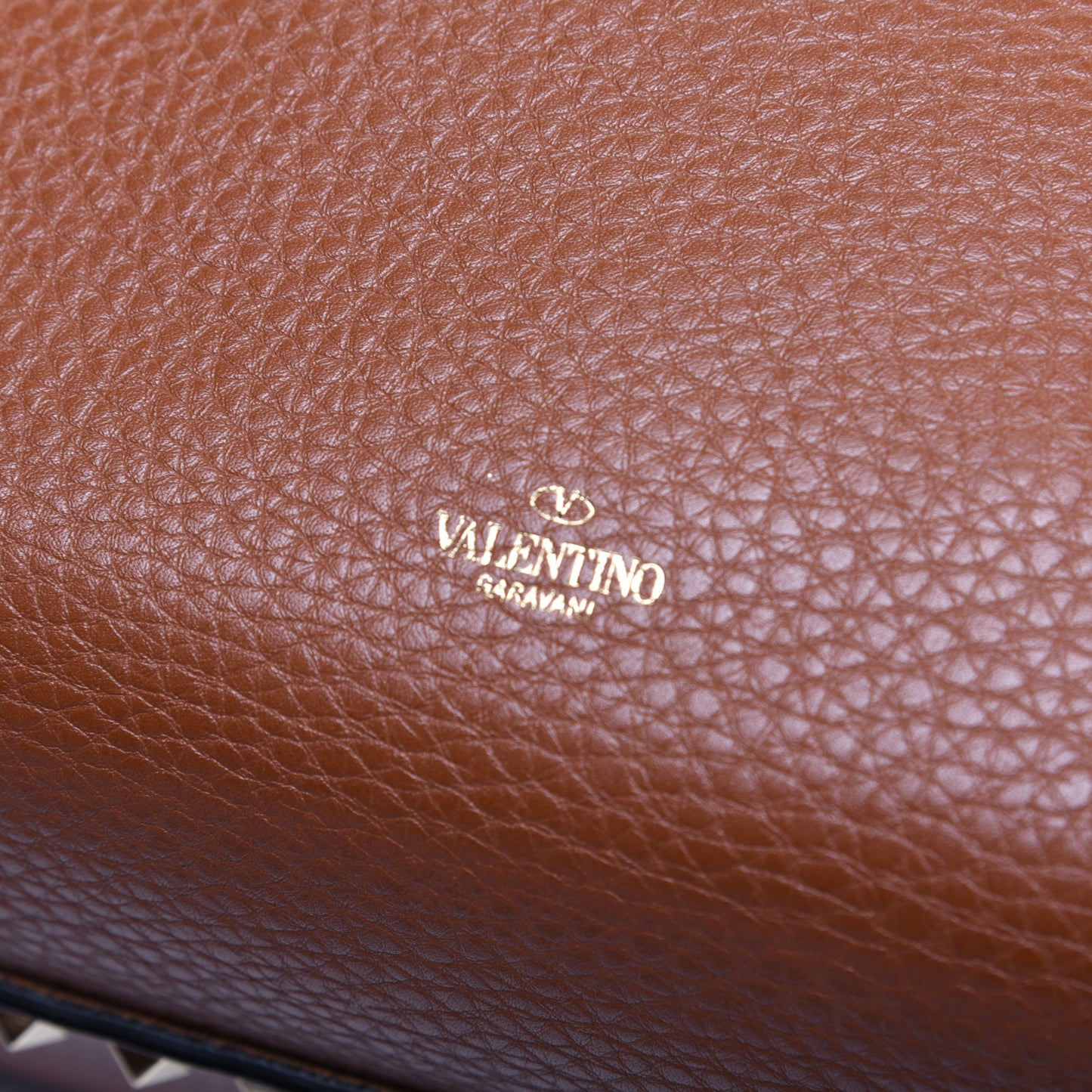 Pebbled Calfskin Rockstud Bucket Bag Saddle Brown