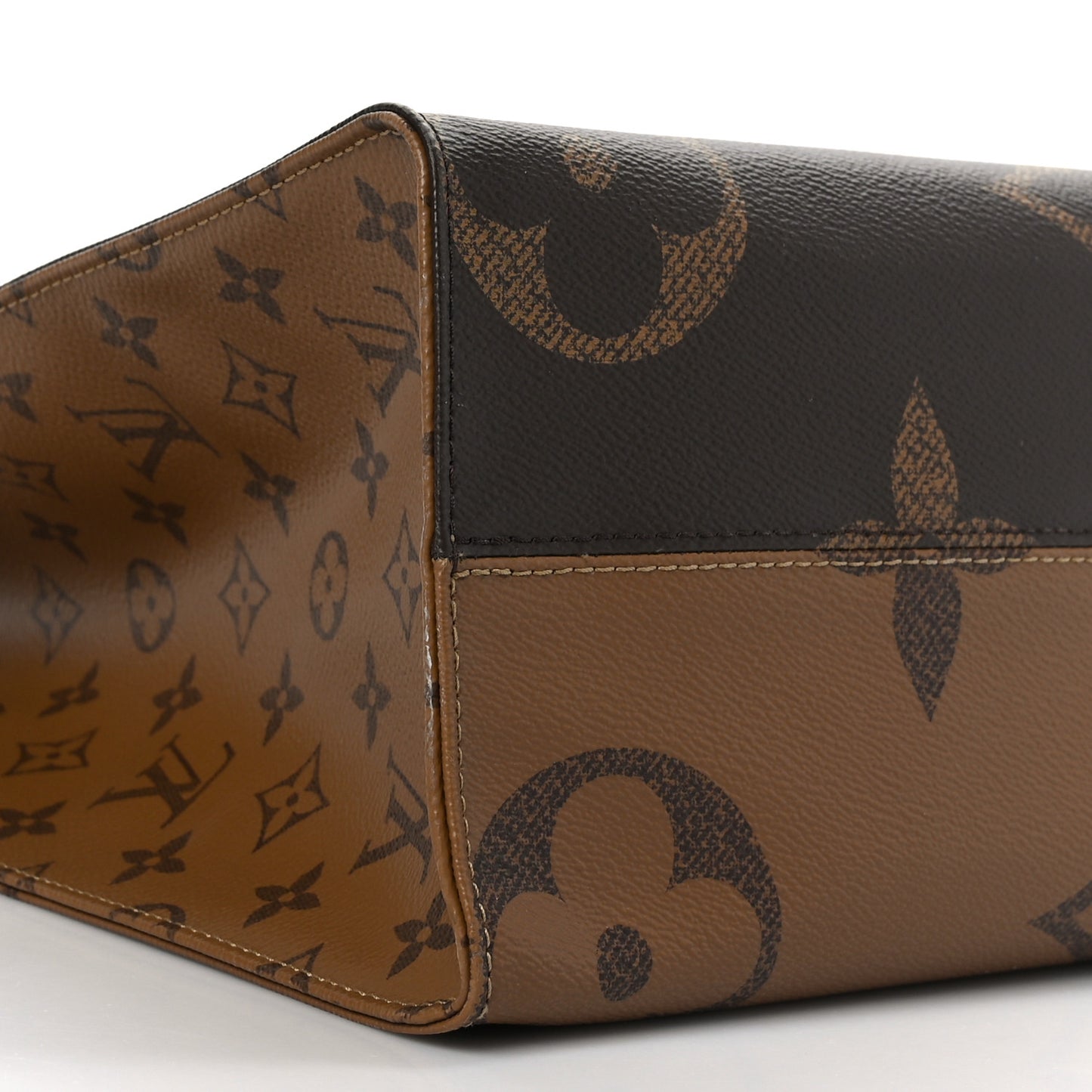 Reverse Monogram Giant Onthego MM