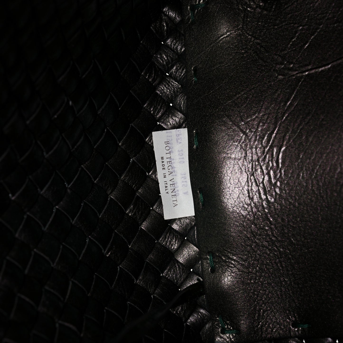 Iridescent Scarabee Intrecciato Medium Cabat