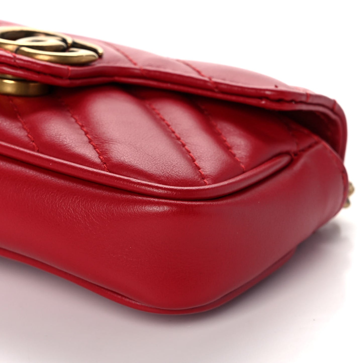 Calfskin Matelasse GG Marmont 2.0 Coin Purse On A Chain Hibiscus Red